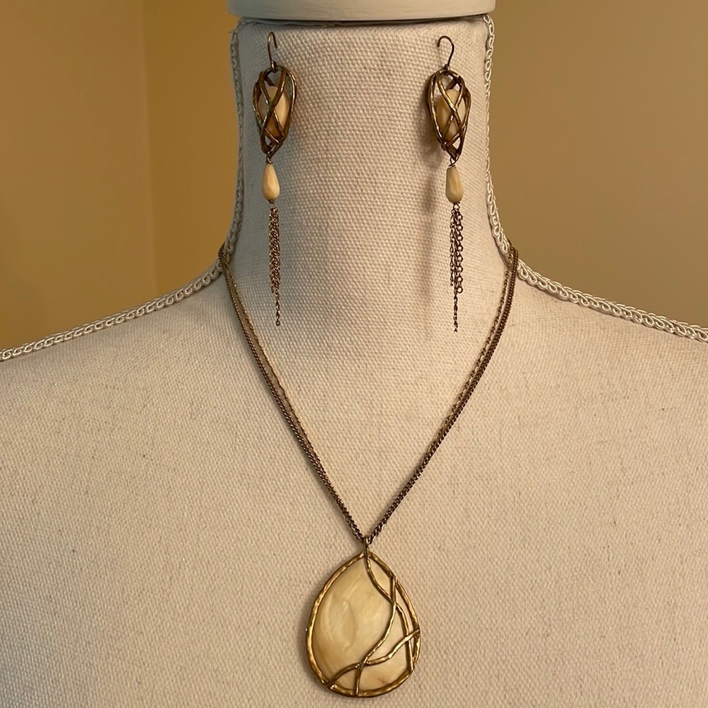 Kenneth Cole Reaction Stone Pendant Necklace and Earrings Set; Gold Tone